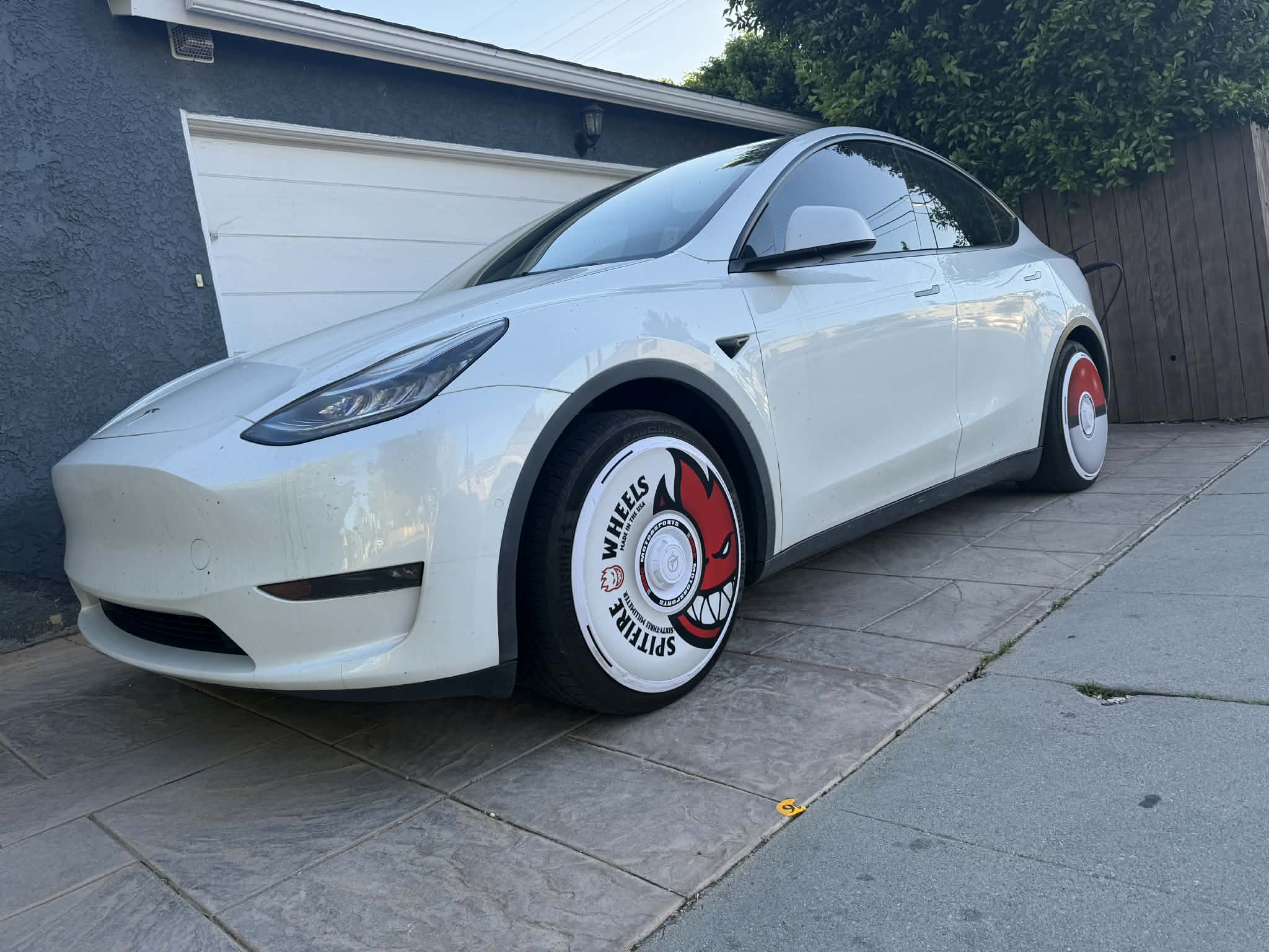 Tesla (S 3 X Y)